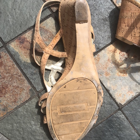 Bandolino wedge sandals cork styled accents - Picture 4 of 5